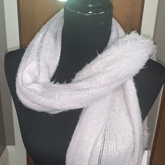 LC Lauren Conrad gray oblong fringe scarf! - Picture 3 of 3